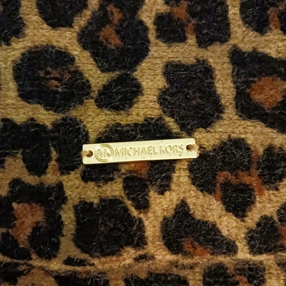 Michael Kors Leopard Design Infinity Scarf NWTS - Picture 3 of 4